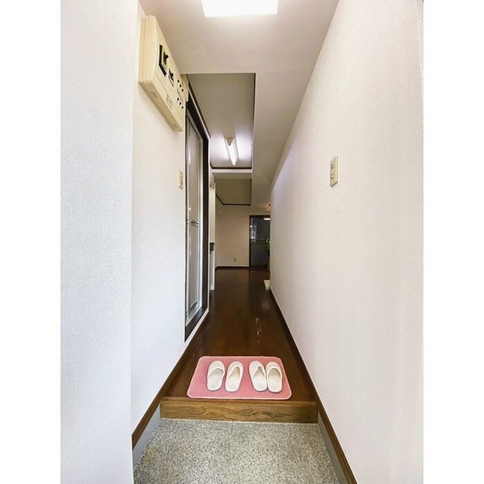 物件内観写真12　(玄関)