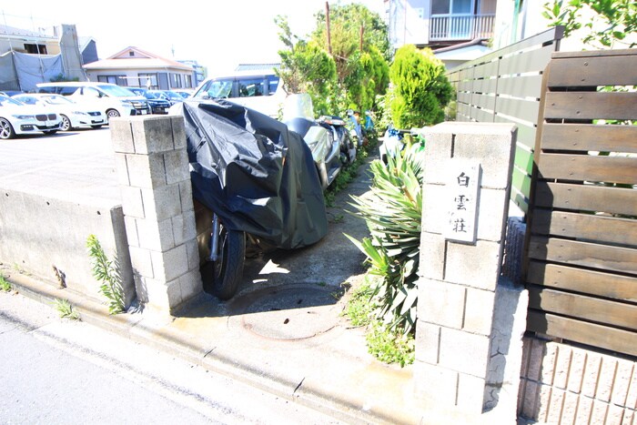 物件外観写真3　(エントランス部分)