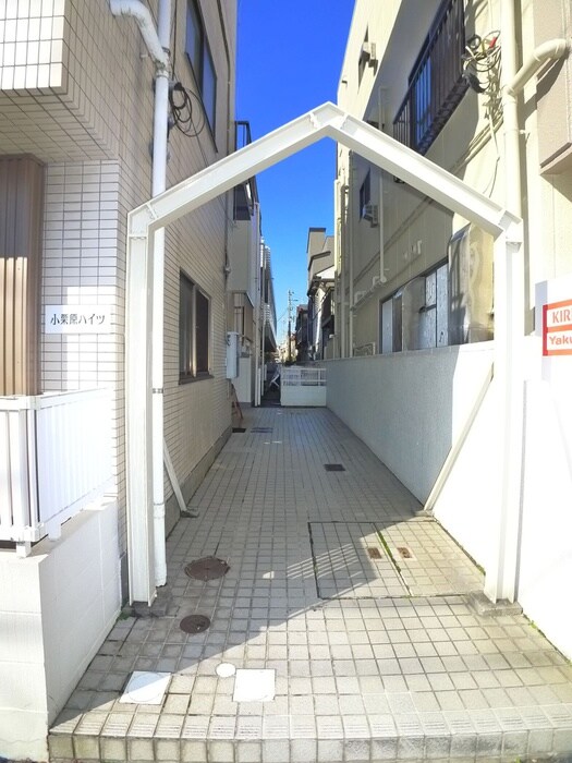 物件外観写真4　(エントランス部分)