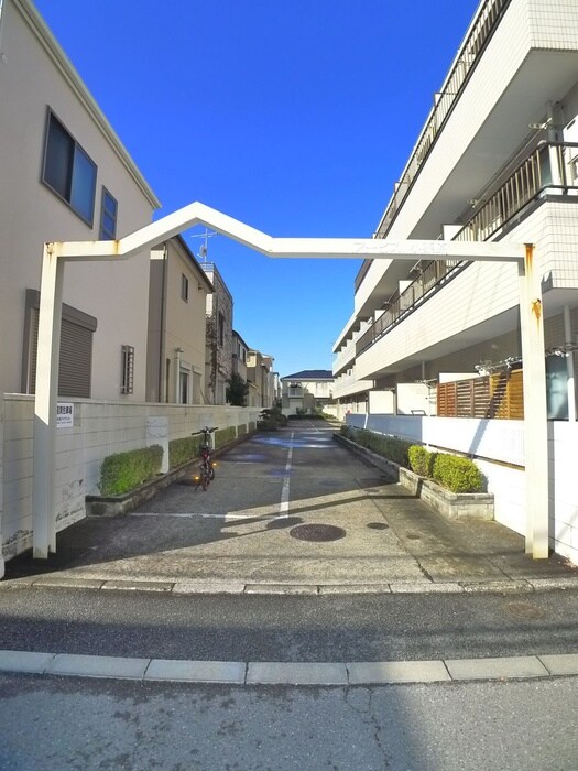 物件外観写真5　(駐車場)