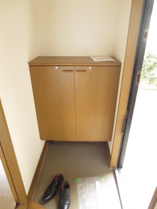 物件内観写真4　(玄関)