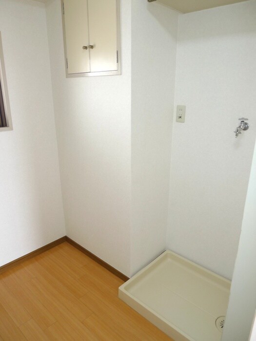 物件内観写真11　(洗濯機置場)