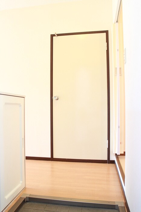物件内観写真10　(玄関)