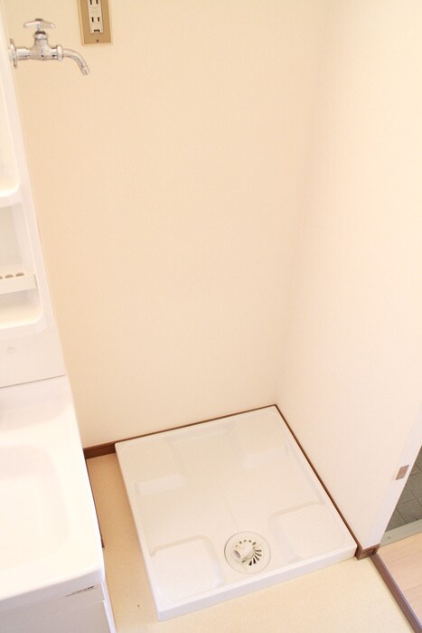 物件内観写真14　(洗濯機置場)