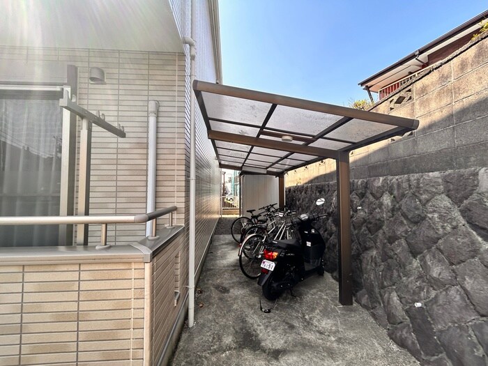 物件外観写真5　(駐輪場)