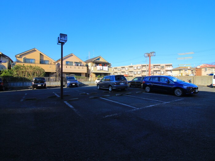 物件外観写真6　(駐車場)