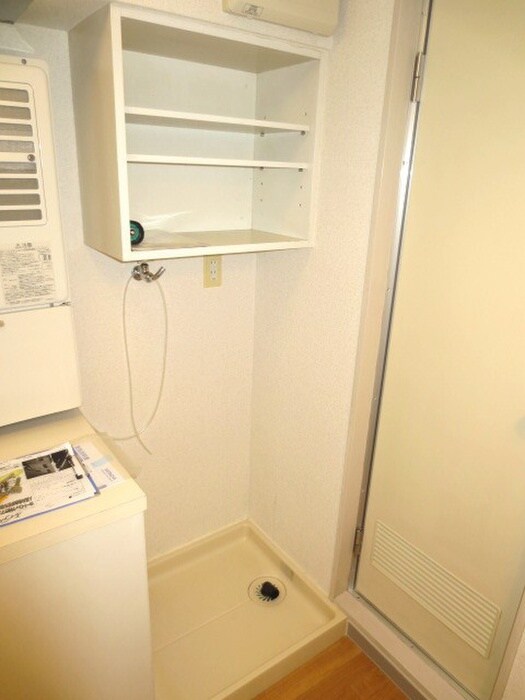 物件内観写真10　(洗濯機置場)