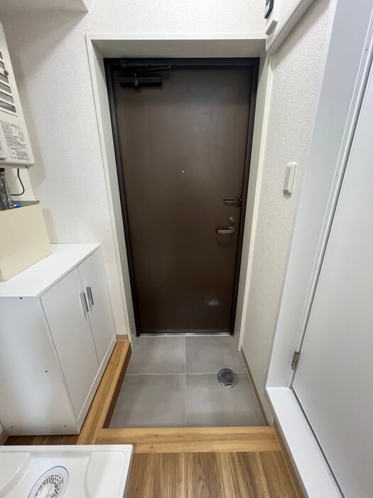 物件内観写真16　(玄関)