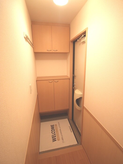 物件内観写真4　(玄関)