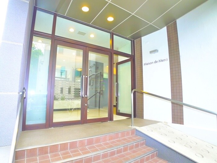 物件外観写真4　(エントランス部分)