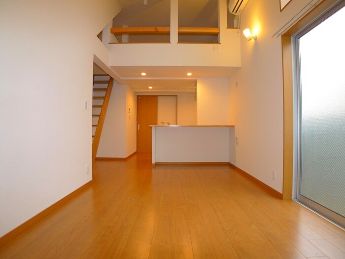 物件内観写真8　(室内からの展望)