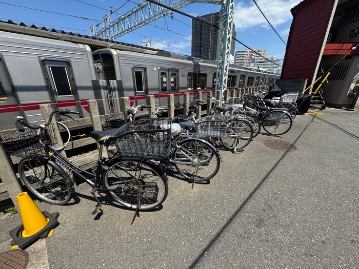 物件外観写真4　(駐輪場)