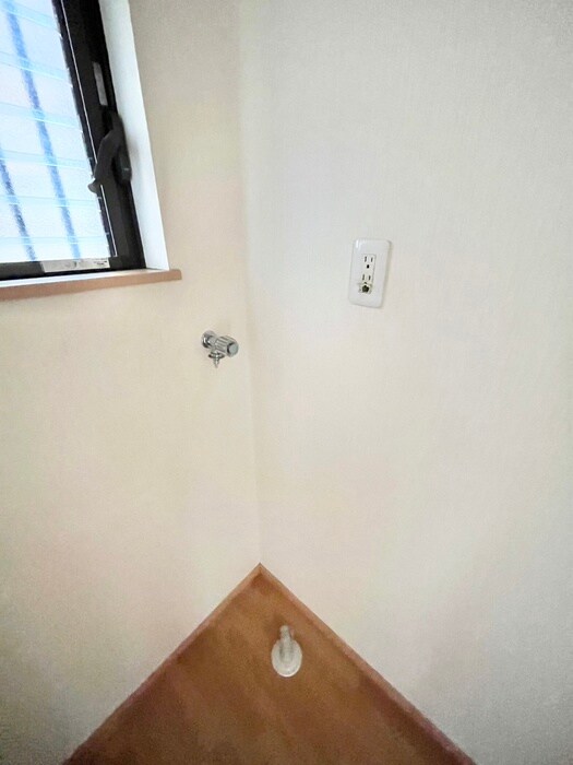 物件内観写真16　(洗濯機置場)