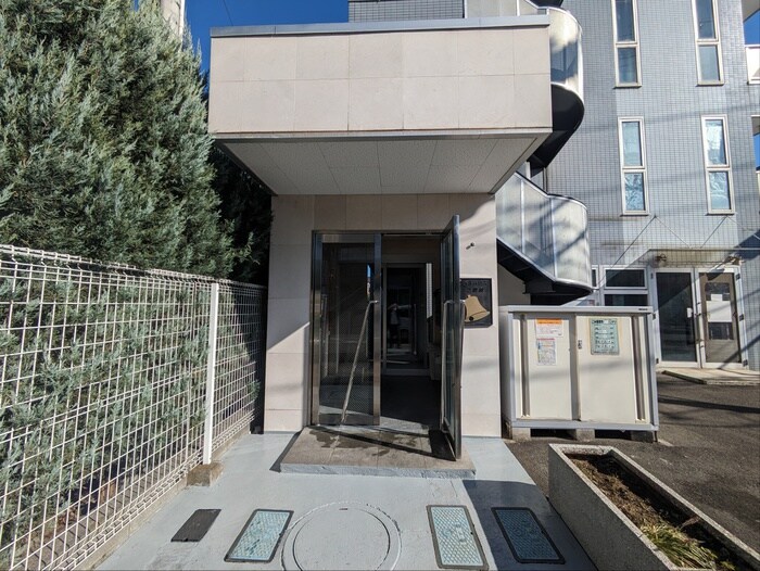 物件外観写真4　(エントランス部分)