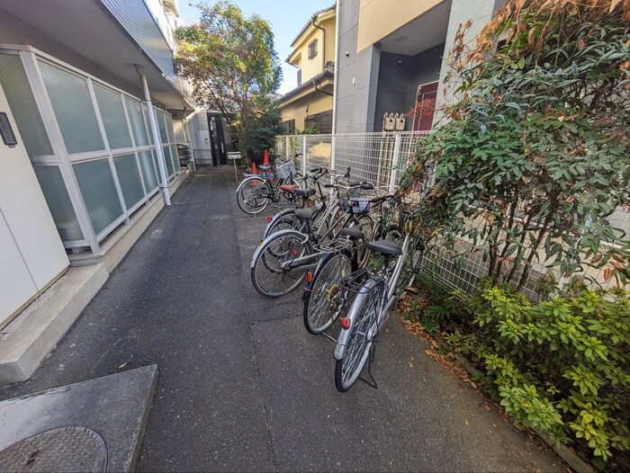 物件外観写真5　(駐輪場)