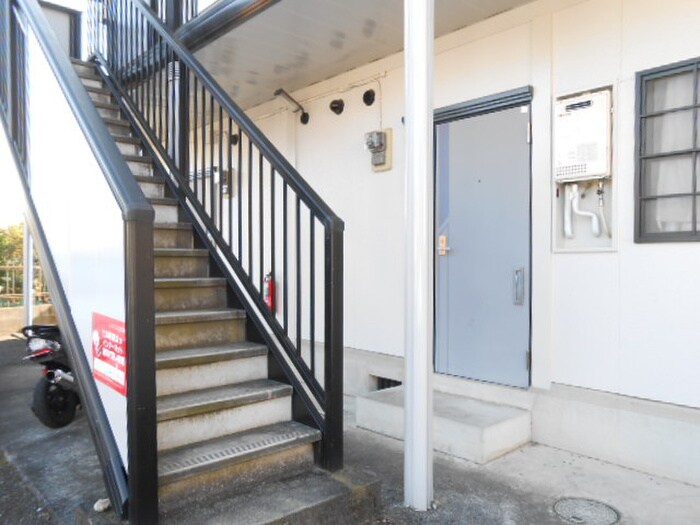 物件外観写真4　(エントランス部分)