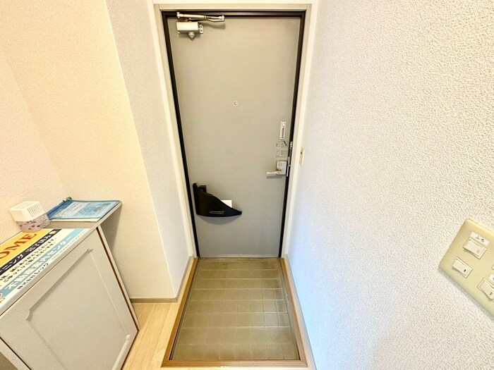 物件内観写真10　(玄関)