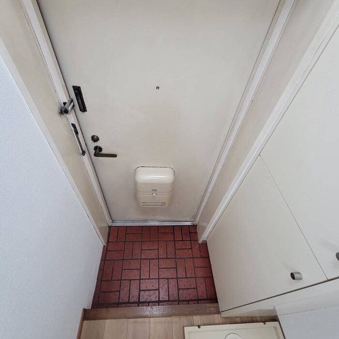 物件内観写真1　(玄関)