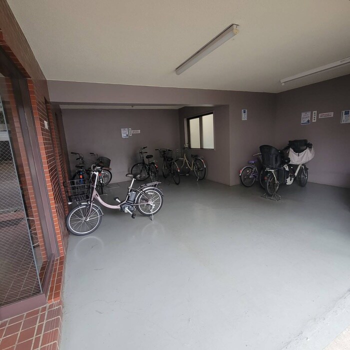 物件外観写真6　(駐輪場)