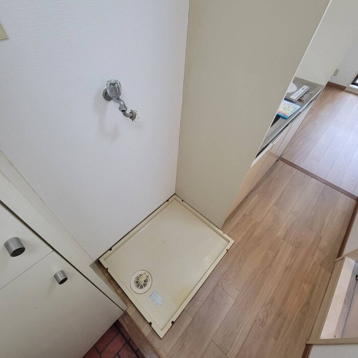 物件内観写真10　(洗濯機置場)