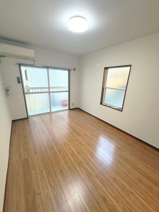 物件内観写真4　(居室)