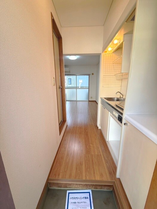 物件内観写真13　(玄関)