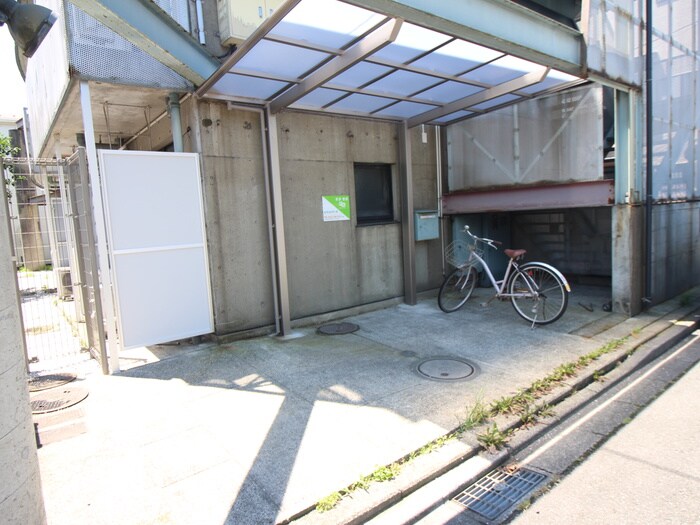 物件外観写真2　(駐輪場)