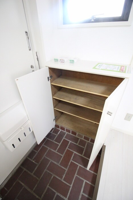 物件内観写真15　(靴箱)