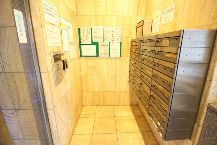 物件外観写真5　(エントランス部分)