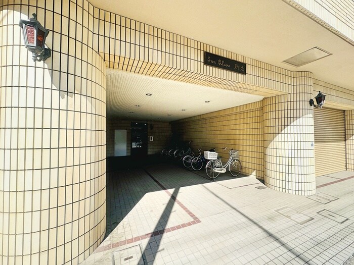 物件外観写真2　(エントランス部分)