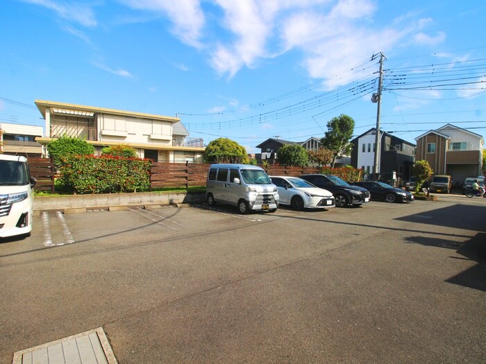 物件外観写真4　(駐車場)