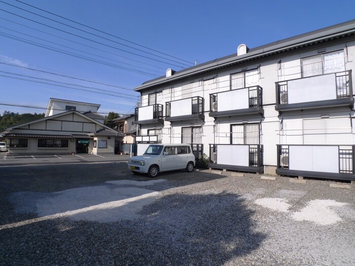 物件外観写真4　(駐車場)