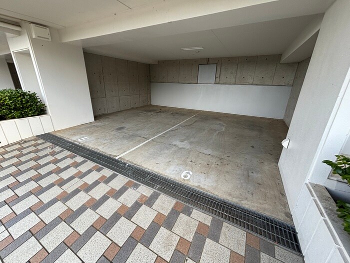 物件外観写真3　(駐車場)