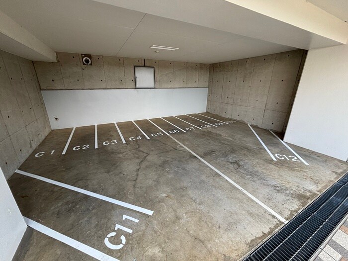 物件外観写真5　(駐輪場)