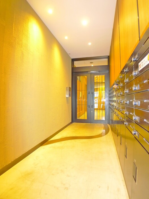 物件外観写真4　(エントランス部分)