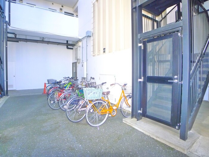 物件外観写真6　(駐輪場)