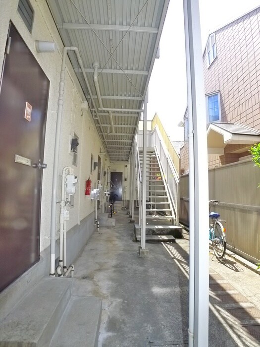 物件外観写真5　(エントランス部分)