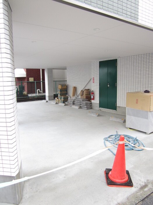 物件外観写真3　(駐車場)