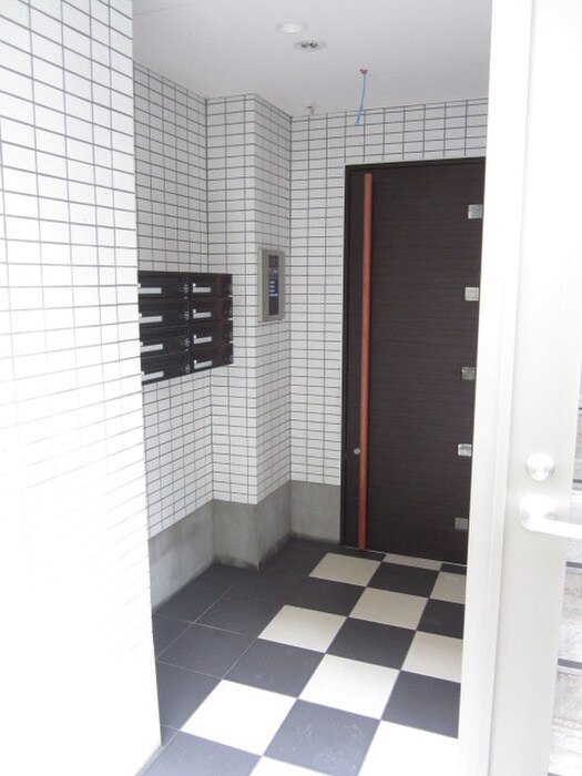 物件外観写真4　(エントランス部分)