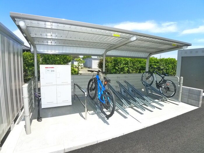 物件外観写真4　(駐輪場)