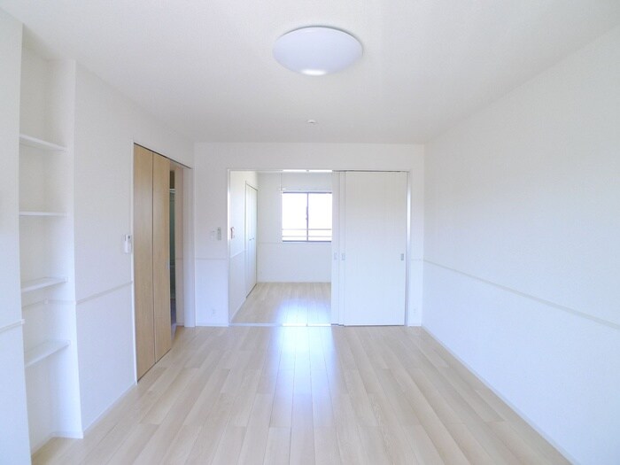 物件内観写真10　(室内からの展望)