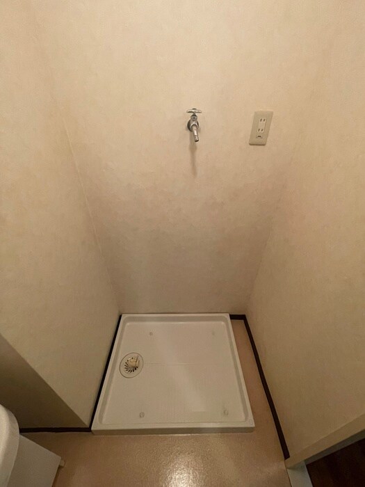 物件内観写真16　(洗濯機置場)