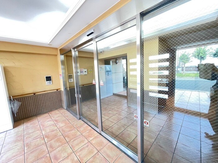 物件外観写真3　(エントランス部分)