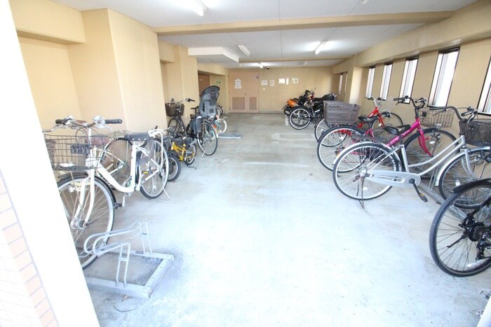 物件外観写真4　(駐輪場)