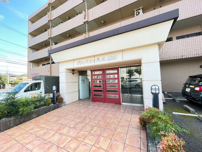 物件外観写真6　(エントランス部分)