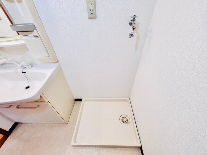 物件内観写真13　(洗濯機置場)