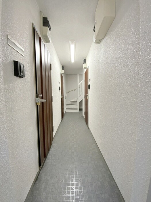 物件外観写真4　(エントランス部分)