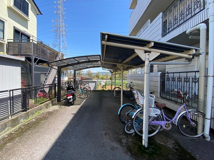 物件外観写真4　(駐輪場)