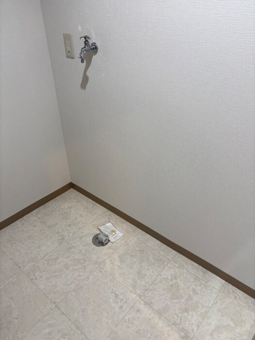 物件内観写真11　(洗濯機置場)