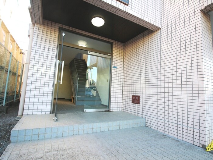 物件外観写真3　(エントランス部分)